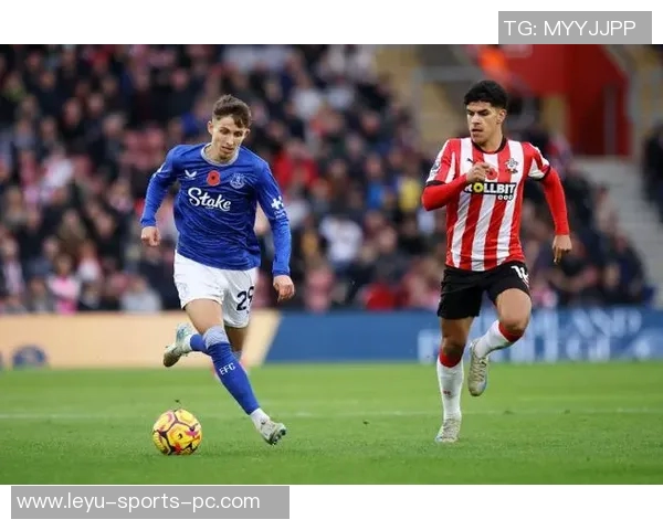 埃弗顿宣布提前召回18岁中场阿姆斯特朗重返球队助力争夺主力位置